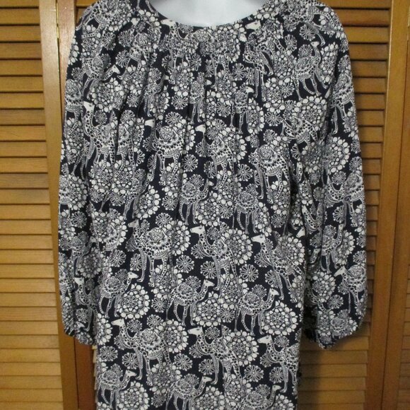 Crown & Ivy top NAVY blue & white, soft V neck, lightweight & flowy size L - Picture 7 of 8